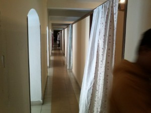 Nuestras habitaciones se extienden a lo largo de pasillos con ventanas, como éste #SueñosArca